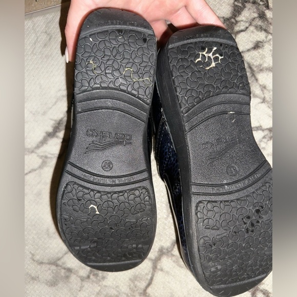 Dansko women’s blue and black pattern XP 2.0 nursing clogs 37 comfort clogs - Picture 7 of 9